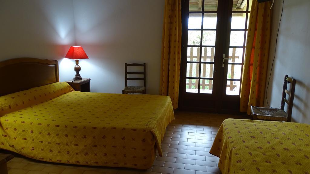 Auberge de la Fadaise Saintes-Maries-de-La-Mer Zimmer foto